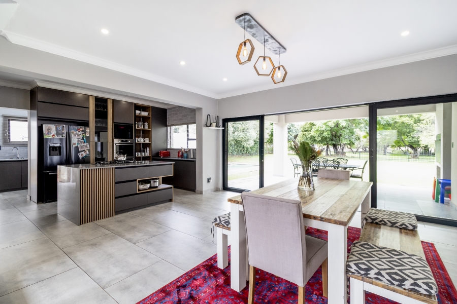 6 Bedroom Property for Sale in WestLake Country Safari Estate North West